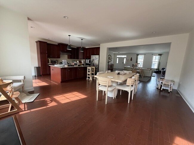 Photo - 18 Peacock Wy