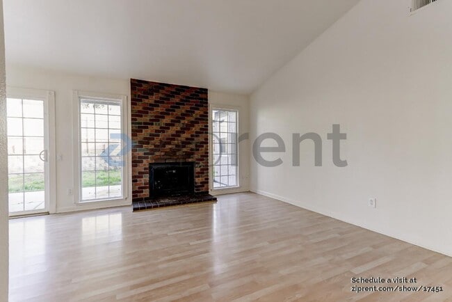 Photo - 5368 Vichy Cir