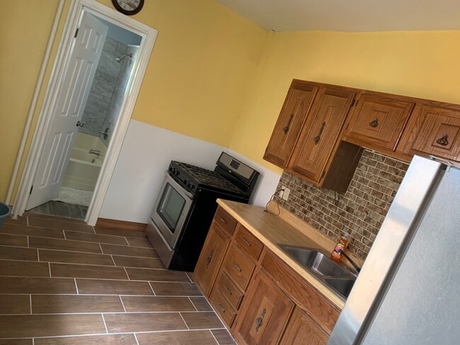 Photo - 1249 Greenwich St