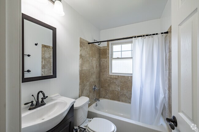 1BR, 1BA - 750SF - Bathroom