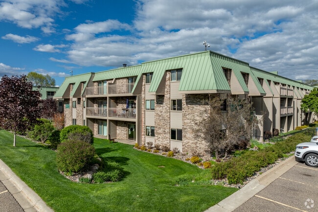 Larpenteur Estates Apartments