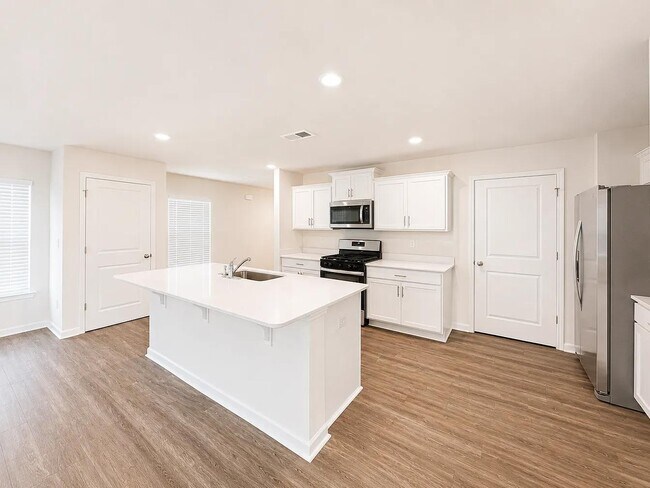 Photo - 225 Deskin Ln