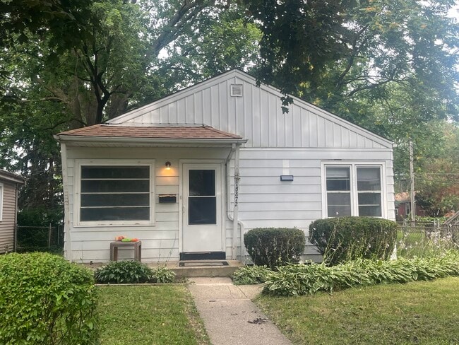Building Photo - 16872 Shea Ave Rental