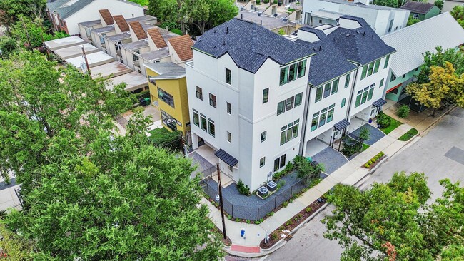 Building Photo - 2303 Yupon St Rental