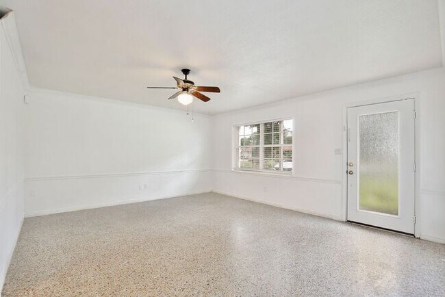 Photo - Beautiful 3/2 Spacious Pool Home with a Fenced Backyard and 1 Car Garage in Lake Marsha - Orlando!