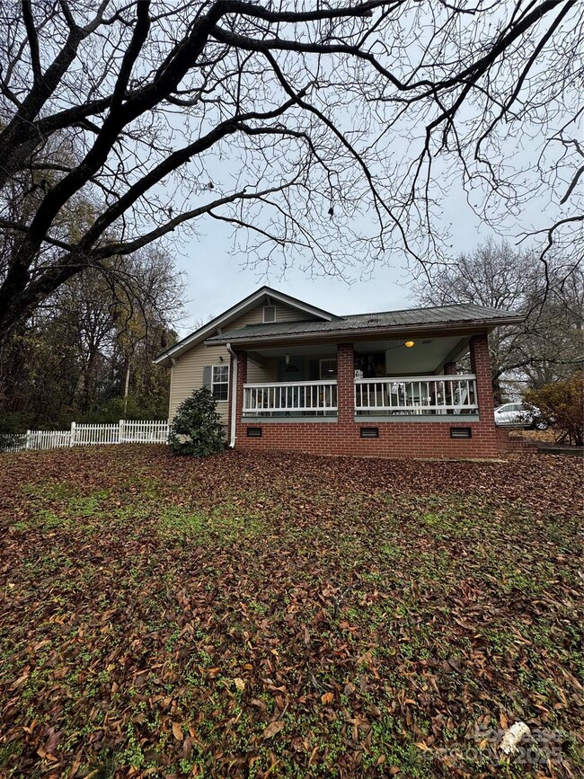 Photo - 404 Moss Springs Rd