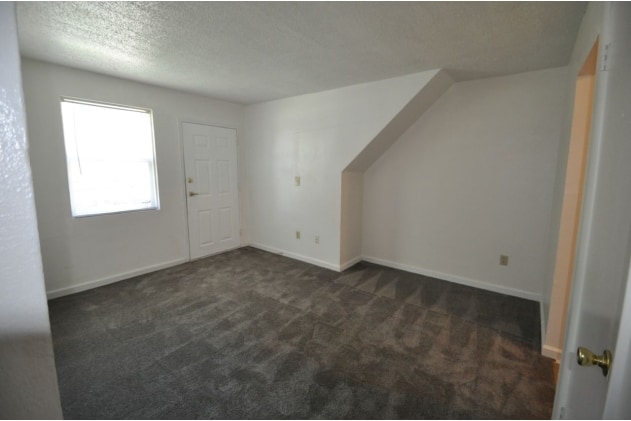 Room - Kings Court Apartments