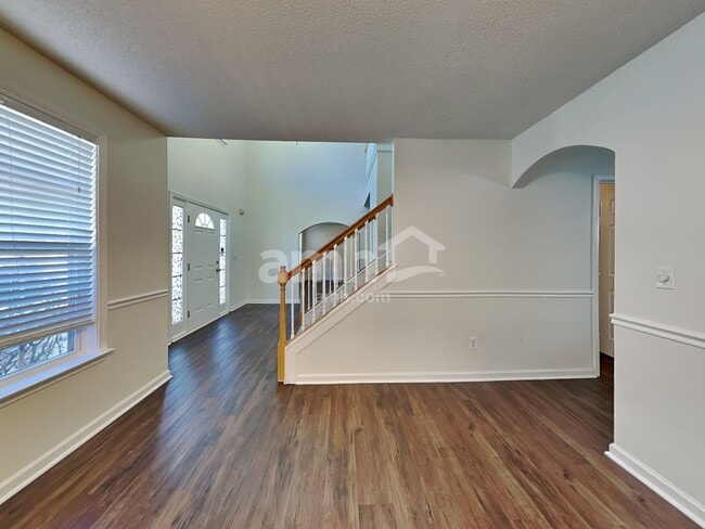 Photo - 106 Sweetland Ct