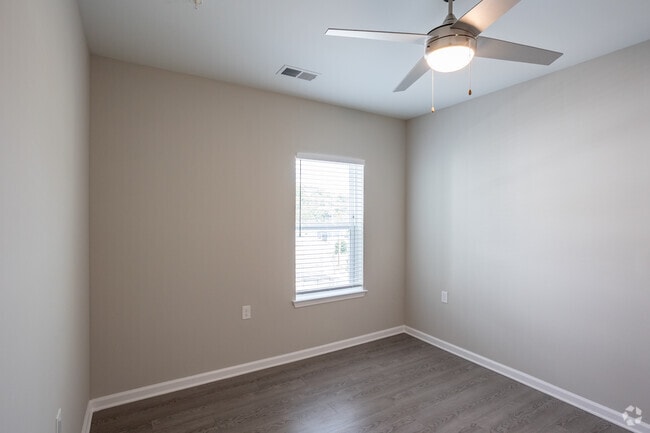 2BR, 1BA - 804SF - Primary Bedroom