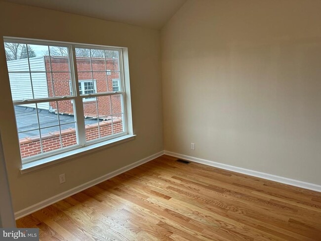 Photo - 1057 Easton Rd