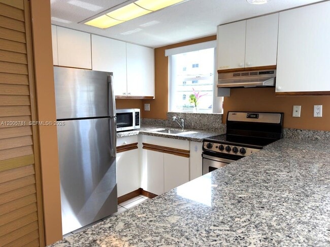 Photo - 3052 SW 27th Ave Unit 204