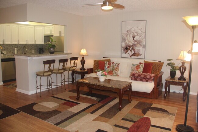 Photo - 454 Fanshaw K