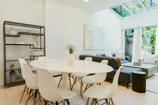 Photo - 323 E 51st St Unit ID1023423P