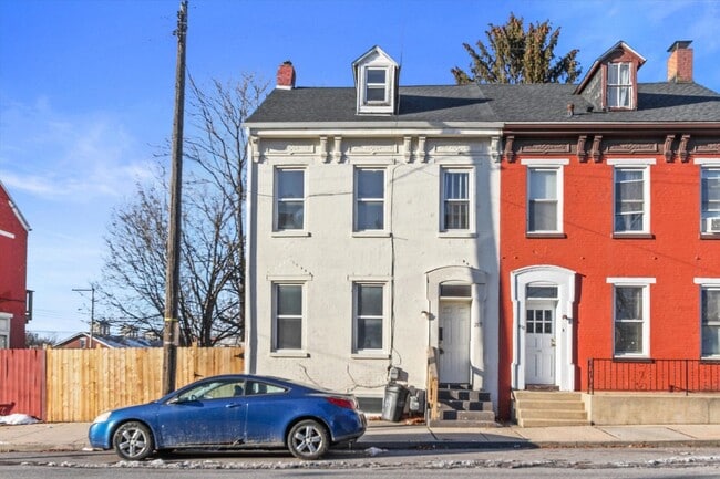 Building Photo - Coming Soon- Spacious 3 Bedroom, 1.5 Bath ... Rental