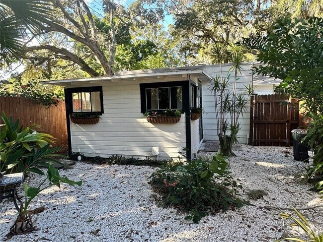 Building Photo - 1230 35th St Rental