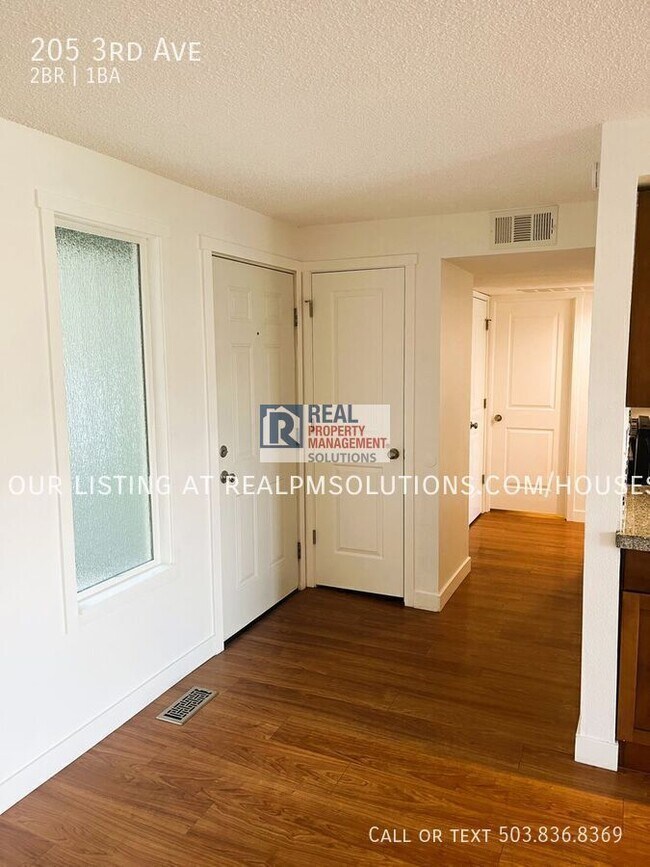 Photo - 205 3rd Ave