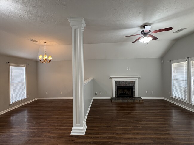 Photo - 918 Hallwood Ln