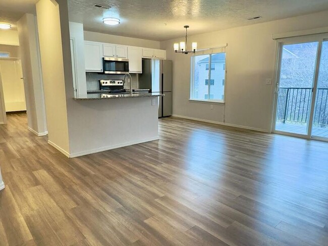 Photo - 1069 W Pine Ave Unidad #3 Rental