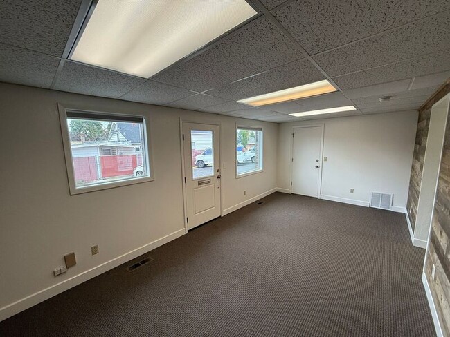 Photo - 1367 Commercial St SE