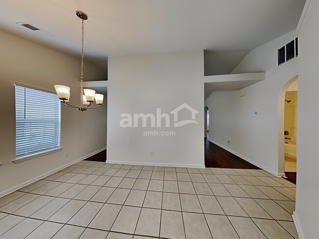 Photo - 602 Fairgreen Trail