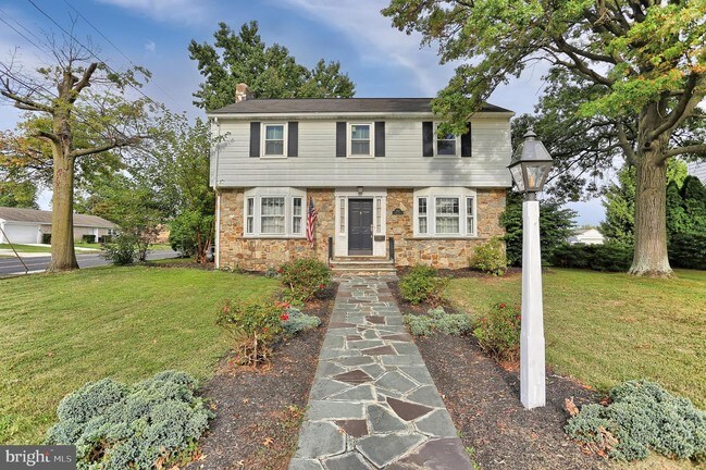 Photo - 800 Broadway