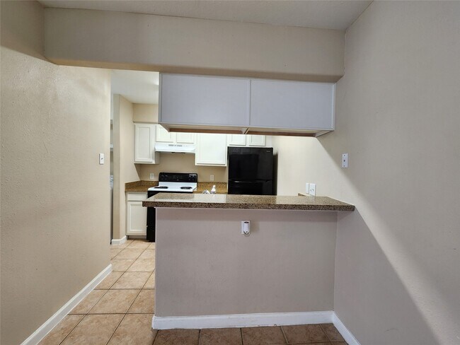Photo - 17401 Red Oak Dr Unit 100