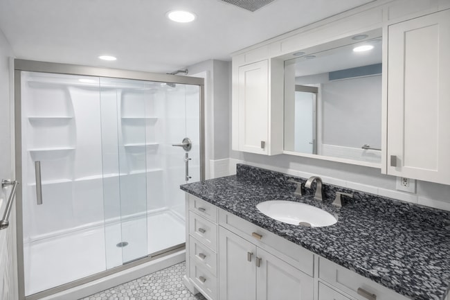 Photo - 809 13th Ave SE