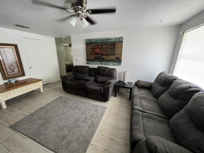 Photo - 404 Quail Roost Dr