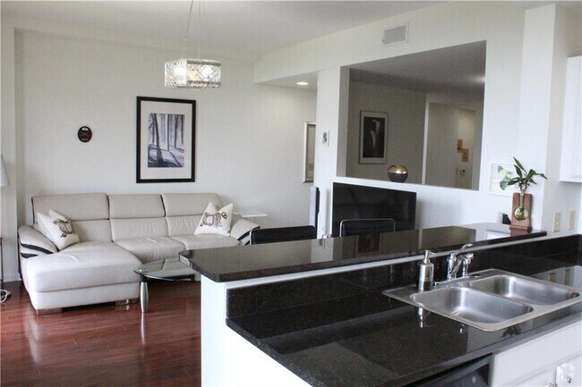 Building Photo - 3040 Peachtree Rd NW Unit 710 Rental
