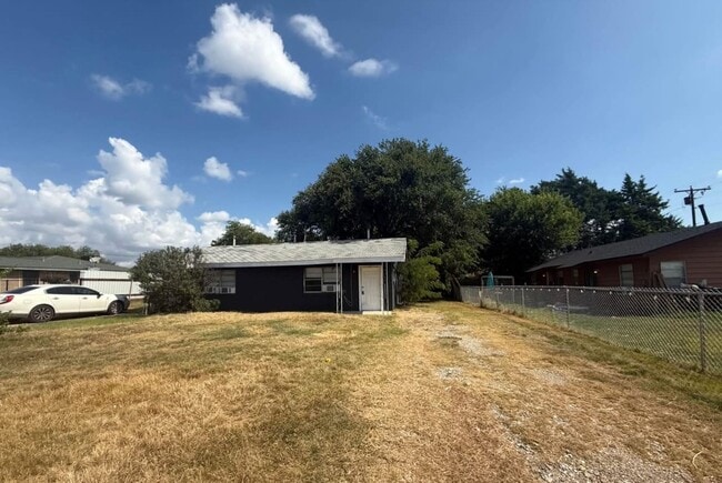 Building Photo - 203 W Dove Ln Unit #A Rental