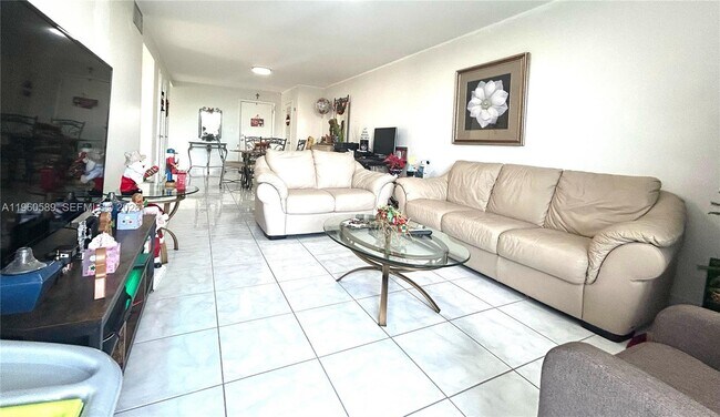 Photo - 910 Michigan Ave Unidad 401