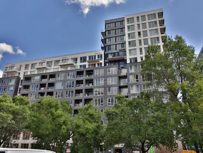 Building Photo - 700 Rue Saint-Paul O Unit 906
