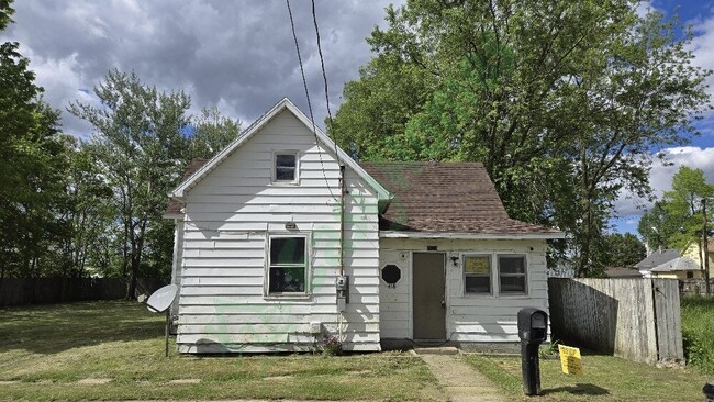 Building Photo - 418 W 7th St Rental