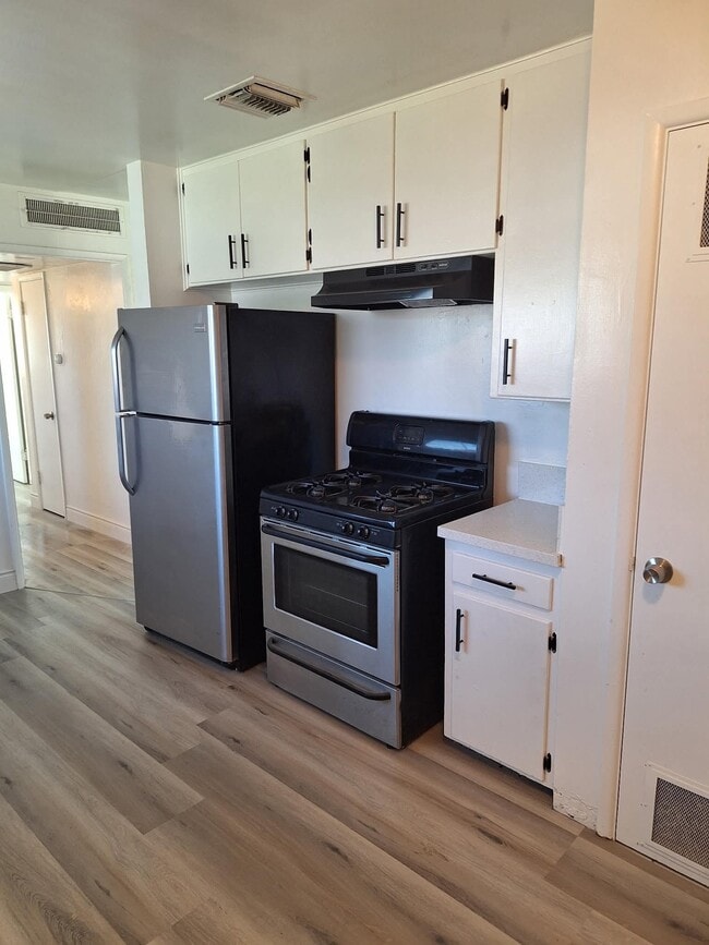 2038 N Cedar Ave Unit 2038 N Cedar Ave