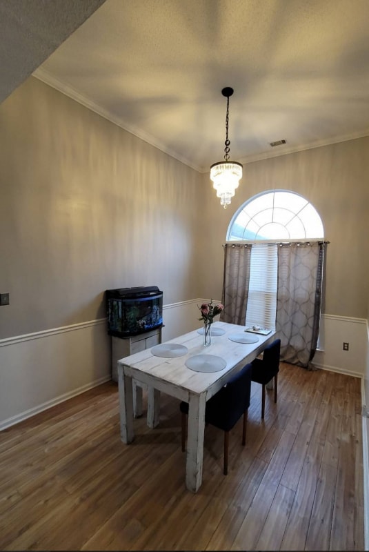 Photo - 142 Meadowside Ln