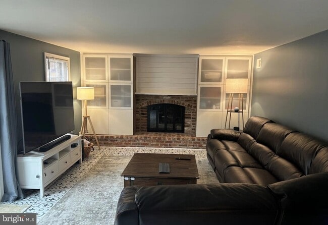 Photo - 7000 Old Cabin Ln