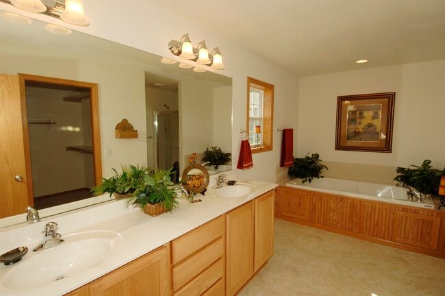 Photo - 641 Bear Claw Way