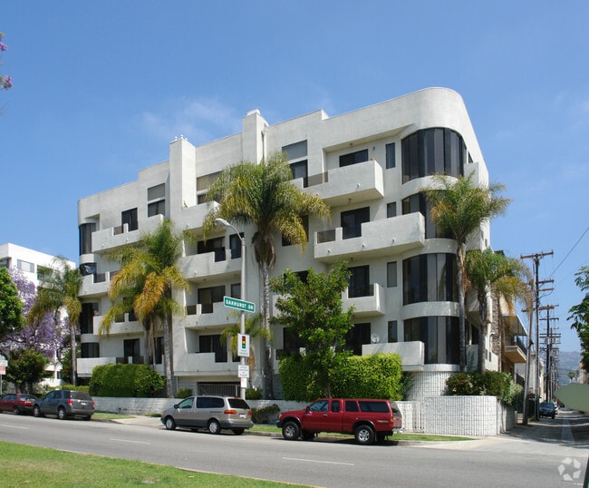 Building Photo - 316 N Oakhurst Dr