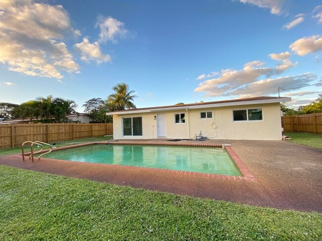 Photo - 124 NW 9th St