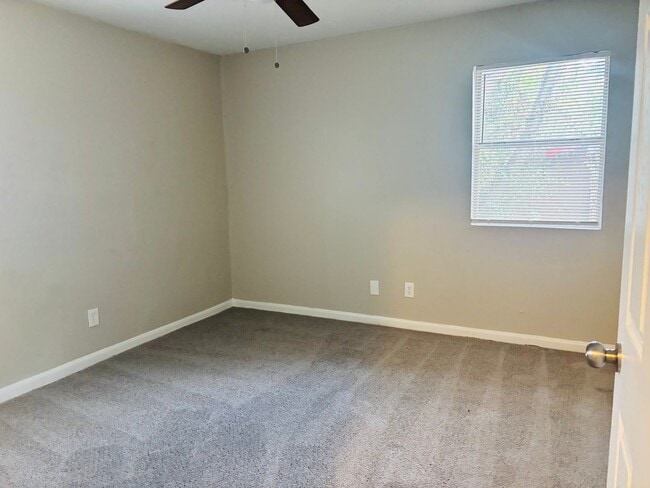 684 Heather Ln