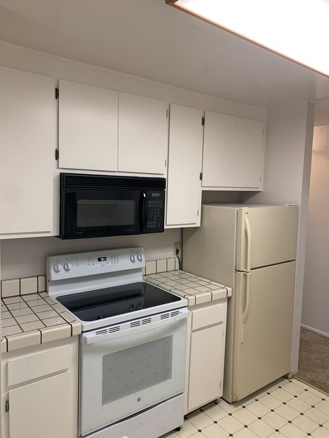 Photo - Top Floor Unit - Balcony - Elevator Access - Community Pool & Tennis Court Unit 318