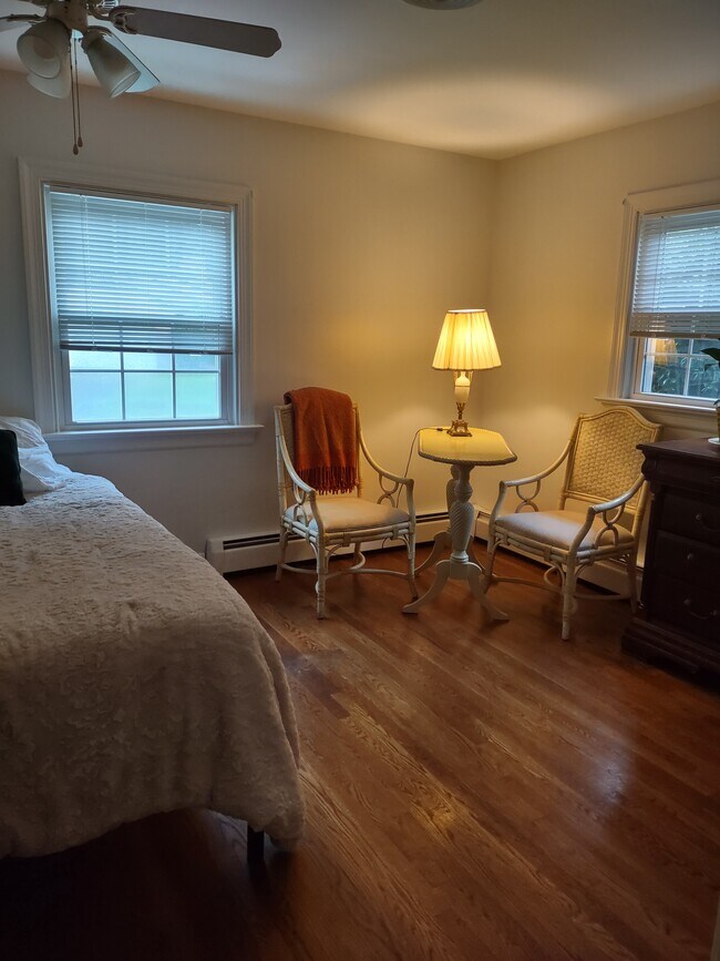 2nd bedroom - 2510 Cromwell Rd
