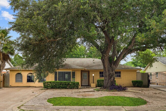 Building Photo - 5554 Beechnut St