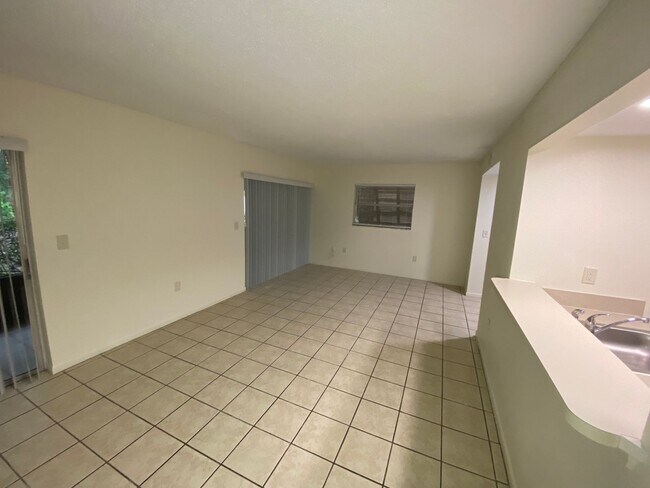 130 Jasmine Woods Ct Unidad 12A
