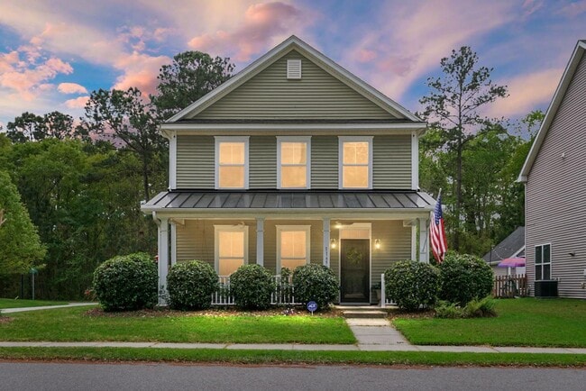 Building Photo - Johns Island 4BR, 2.5 BA Gem: Features Wood Floors, 2-Car Garage, & Community Pool