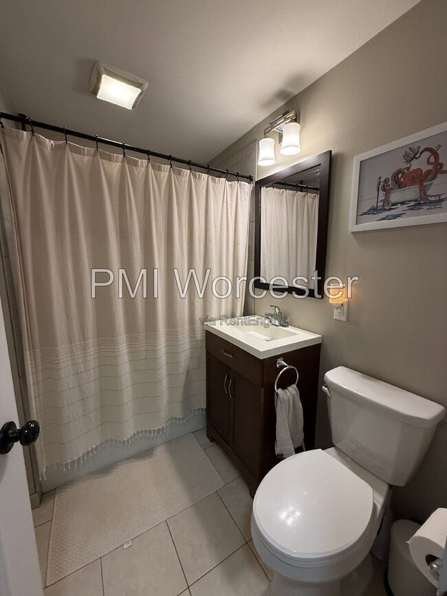 Photo - 29 Loxwood St Unit 1r