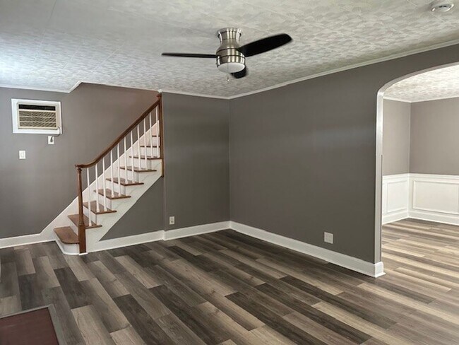 Photo - 3924 Derry St