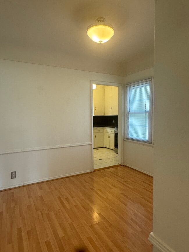 Comedor/Estudio - 8618 McConnell Ave Unidad 8618