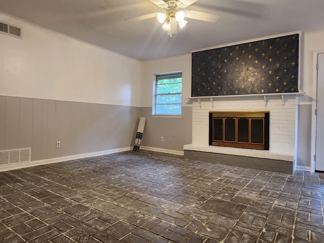 Photo - 5861 MacArthur Blvd