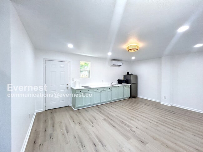 Photo - 1404 Rivas St